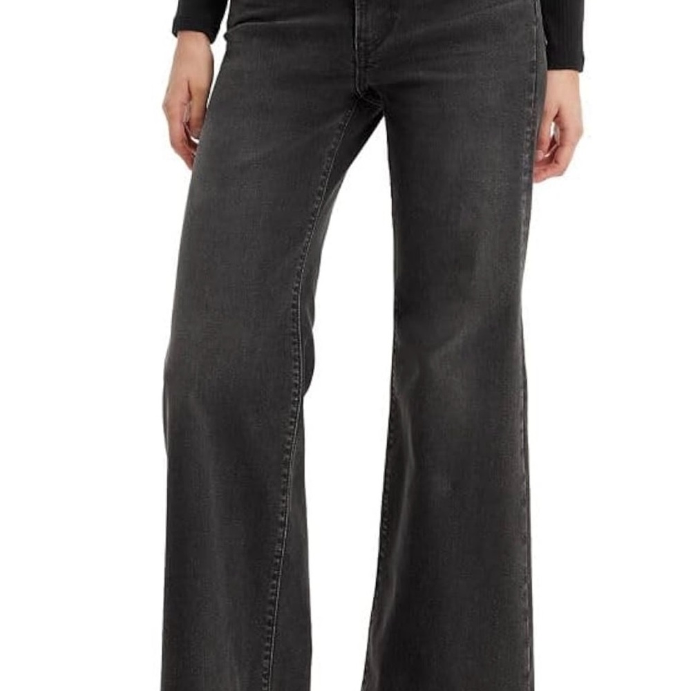 Levi NWOT Black Flare Wide-Leg Jeans with High-Waist